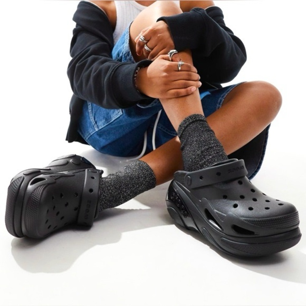 NWOB CROCS Classic Mega Crush Perforated Platform Black Clogs 9W 7M
